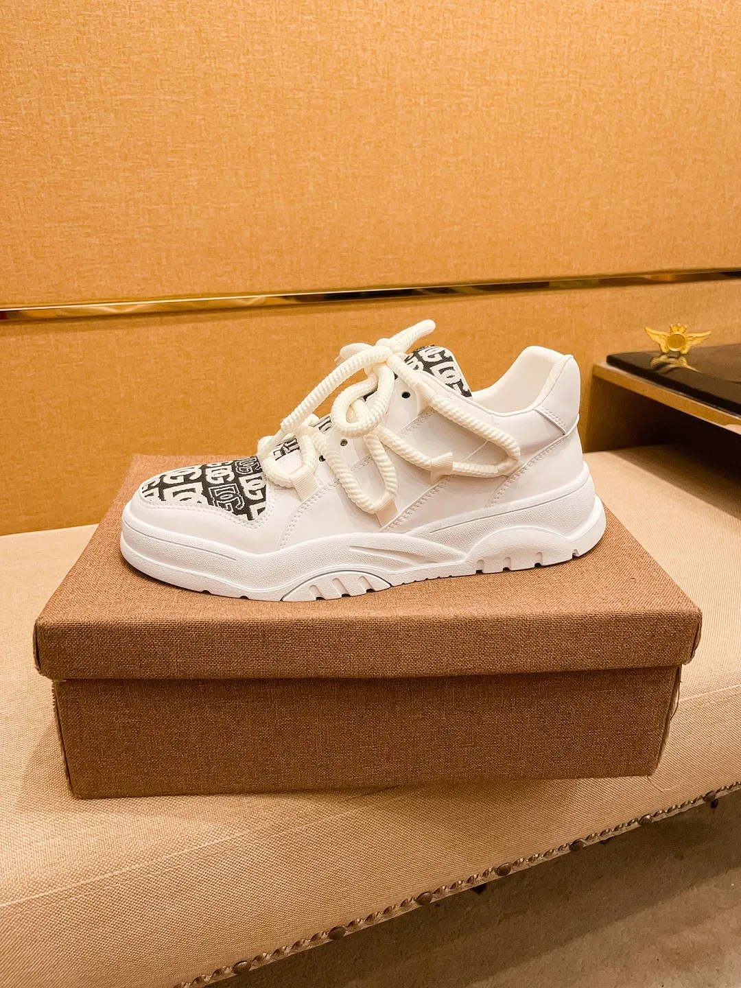 Men's shoes💰 400💰【DG】🔥High-end brand of men's shoes official website 1:1 latest masterpiece: the upper is made of Italian imported first-layer cowhide with a comfortable and breathable lining➕original non-slip and wear-resistant outsole🔥, making walking more convenient and comfortable! An exclusive new model, a stunning work, a beautiful 1:1 replica [color] compared to the official quality! Create a fashionable personality to set off your uniqueness! A must-have for trendy men! Classic🔥Size: 38-44 Color: 🔥 2⃣️ colors available🔥